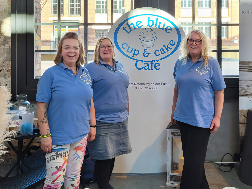 06. the blue cup & cake Café
