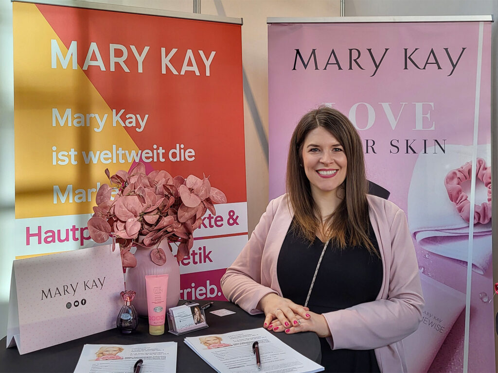 33. Mary Kay - Anne Wolafka